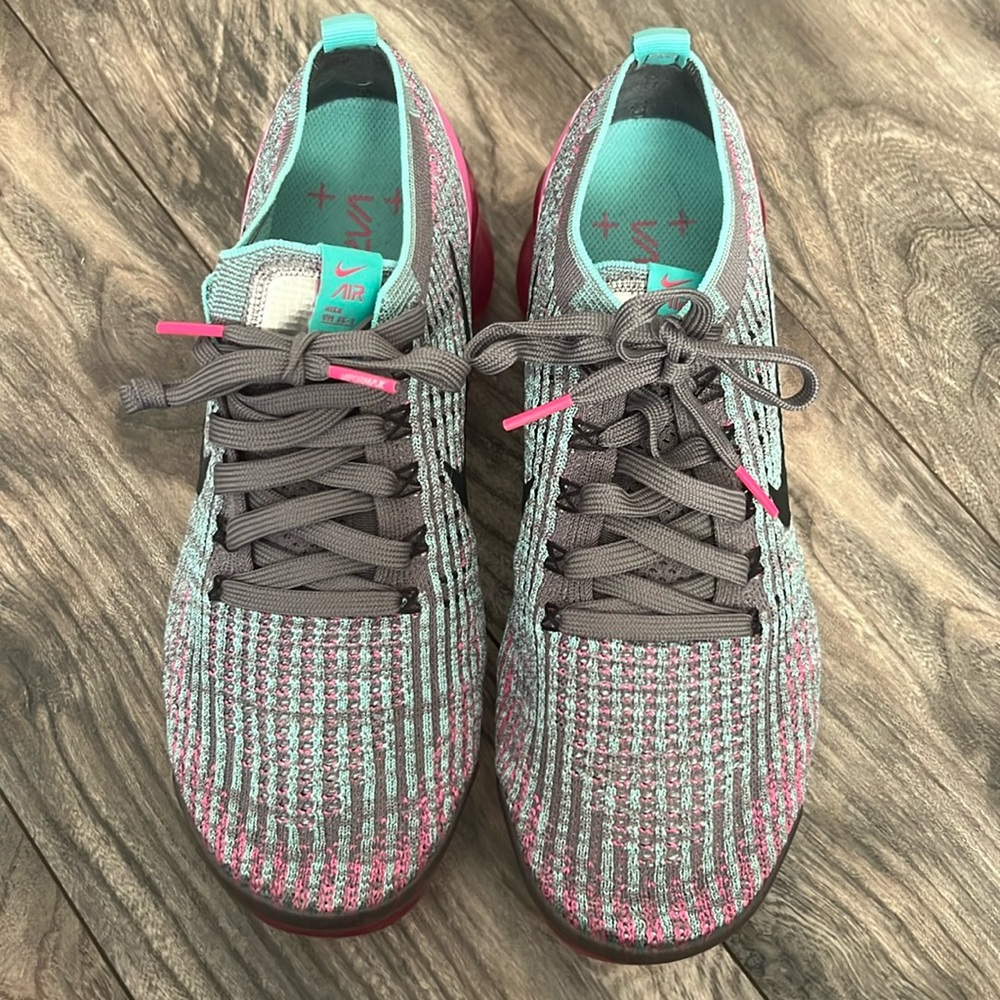Nike women’s 10 vapor maxes